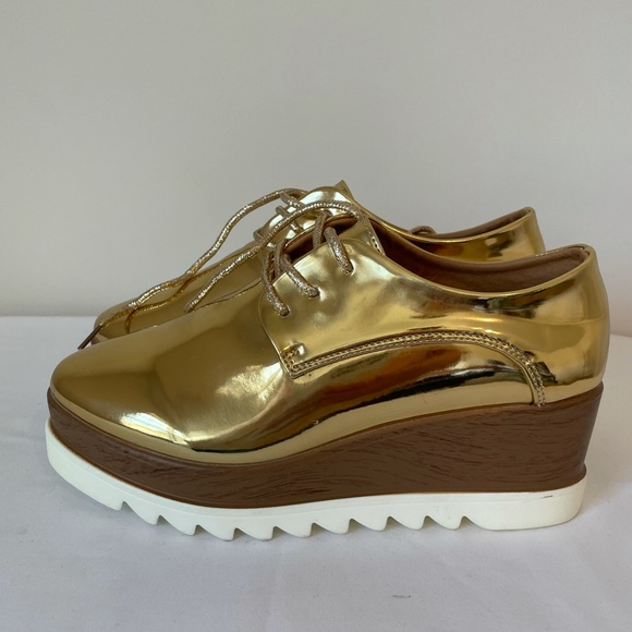Shoes - Gold Platform shoes NEW Y2K lightweight. 6.5